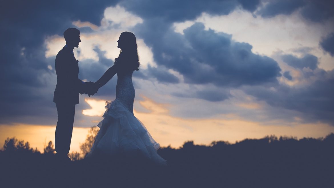 couple-1850073_1280